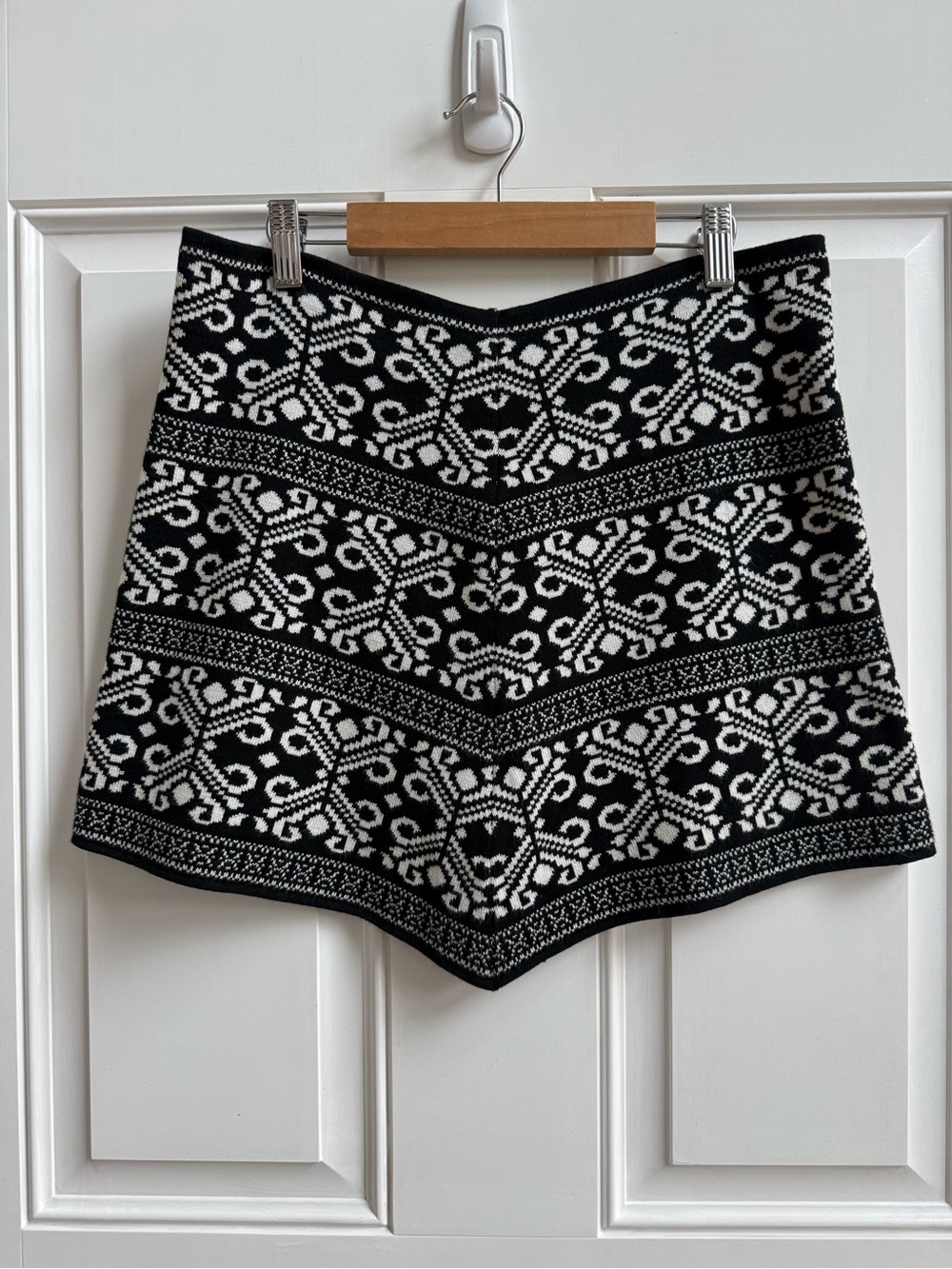 Black & White Patterned Knit Mini Skirt